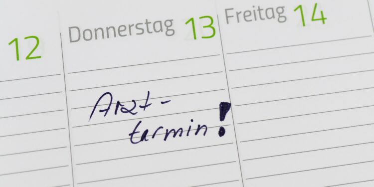 Kalender mit eingetragenem Arzttermin