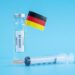 Die Deutsche Krankenhausgesellschaft erhöht den Druck auf die Regierung: Der Corona-Impfstoff müsse noch vor Weihnachten zugelassen werden. (Bild: Jo Panuwat D/stock.adobe.com)