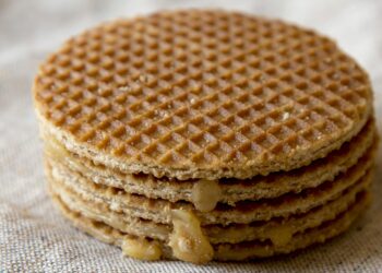 Holländische Waffeln auf einem Tuch