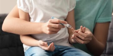 Die Deutsche Diabetes Gesellschaft warnt: Diabetes-Komplikationen haben bei Kindern im Lockdown stark zugenommen. Warnsignale sollten keinesfalls ignoriert werden. Es drohen lebensgefährliche Folgen. (Bild: Africa Studio/stock.adobe.com)