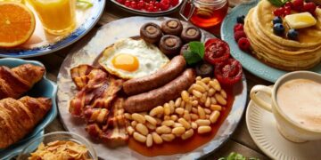 Wenn das Frühstück reich an raffiniertem Zucker und gesättigten Fetten ist, sollte man nach gesünderen Optionen Ausschau halten. (Bild: lunamarina/stock.adobe.com)