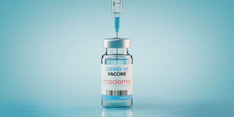Ein Impfstoff-Fläschchen mit der Aufschrift "COVID-19 Vaccine Moderna".
