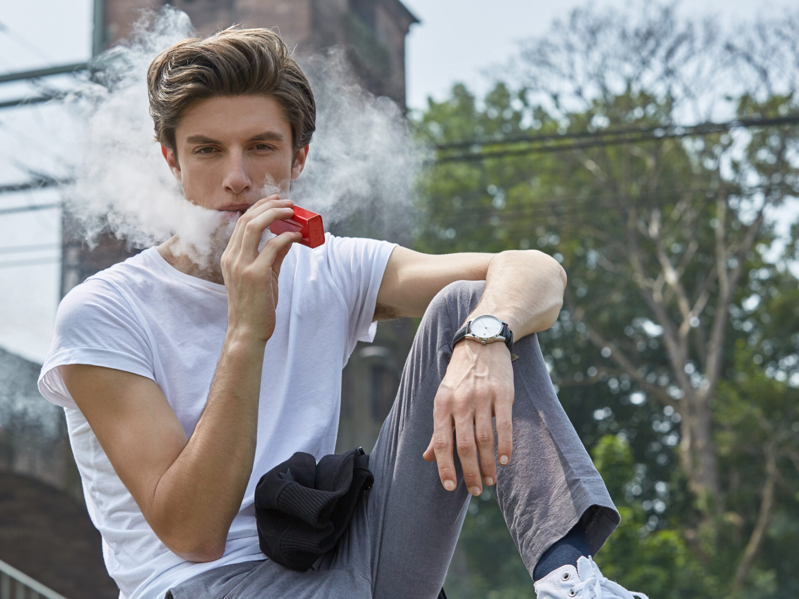 Suchtexperten warnen Jugendliche: Der gefährliche Hype um Einweg-E- Zigaretten