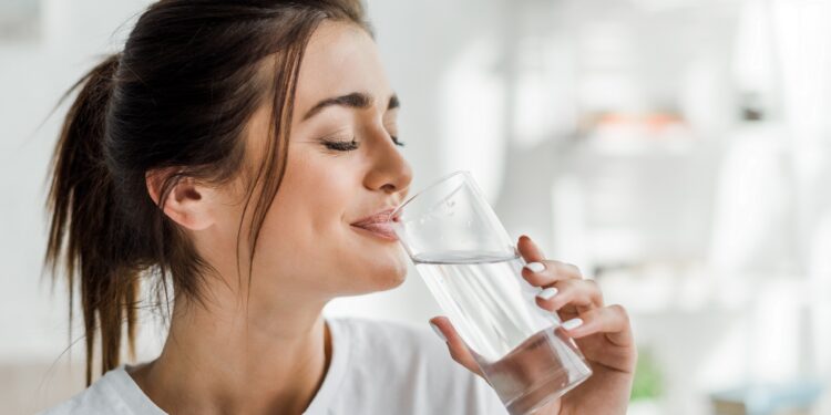 Wie viel Wasser sollten wir täglich trinken Heilpraxis