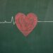 Eine EKG-Linie simuliert ein Herz, dass aufgehört hat zu schlagen.