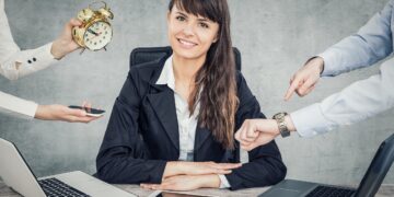 Wie kann man sich in seinem Alltag vor Stress schützen? (Bild: REDPIXEL/stock.adobe.com)