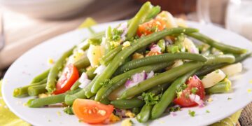 Bohnen lassen sich auf vielfältige Weise zubereiten, unter anderem als Salat. (Bild: M.studio/stock.adobe.com)