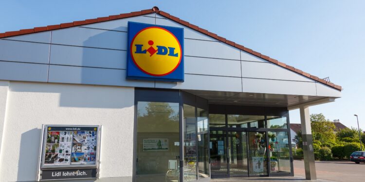 Eingangsbereich einer Lidl-Filiale in Stuttgart.