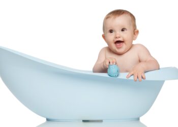 Sitzbäder sind grundsätzlich auch für Kinder und Babys geeignet, zum Beispiel bei einem wunden Po. (Bild: paffy/stock.adobe.com)