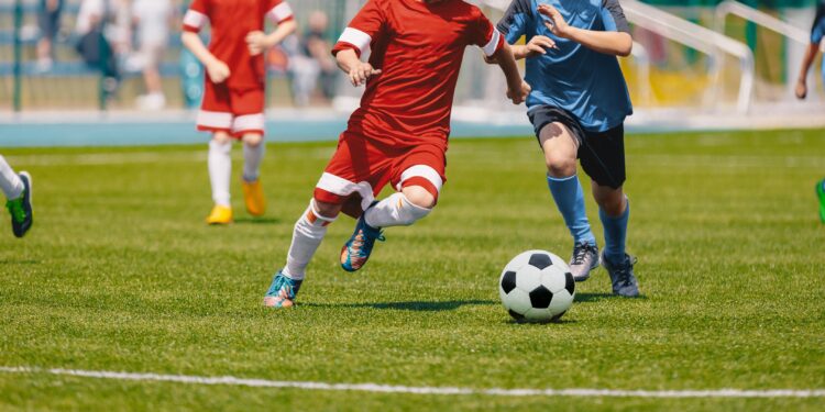 Fußballspieler beim Spiel im Stadion