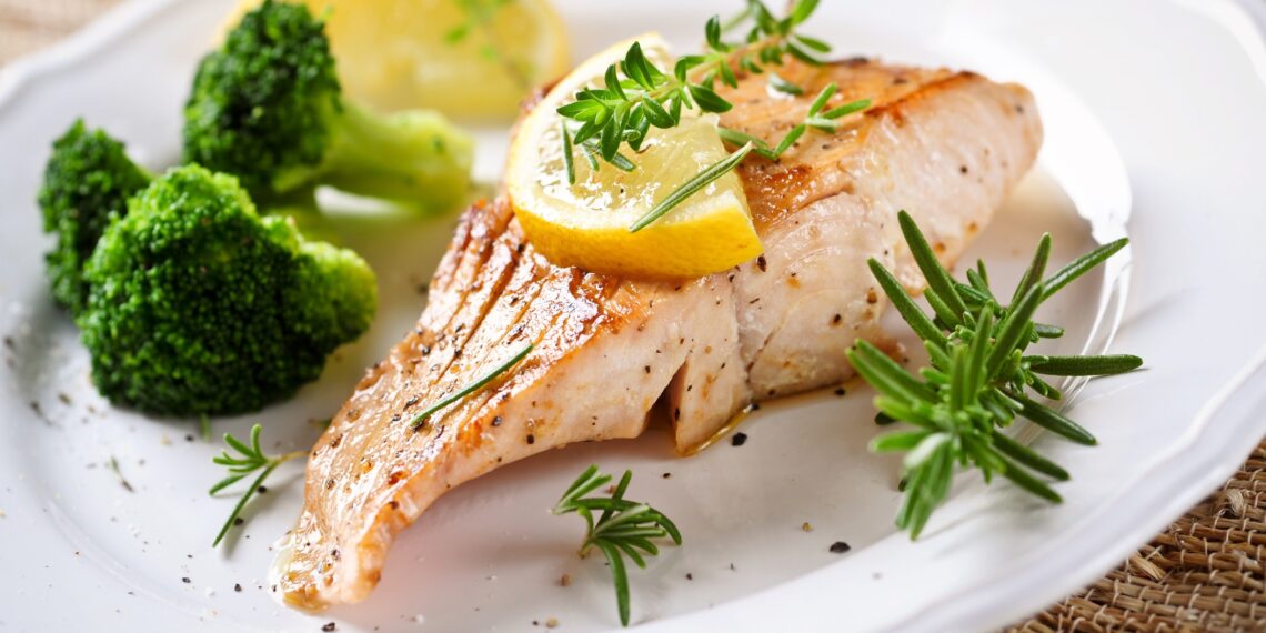 Lachs mit Brokkoli und Frühlingszwiebel-Kartoffelpüree – Heilpraxis
