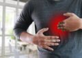 Bei der gastroösophagealen Refluxkrankheit (GERD) ist in vierzig Prozent der Fälle das Symptom Husten nach dem Essen mit dabei. (Bild: onephoto/stock.adobe.com)