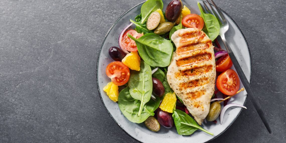 Hähnchenbrust-Salat mit Oliven und Orangen – Heilpraxis Hähnchenbrust-Salat mit Oliven und Orangen – Heilpraxis