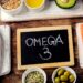 Eine Auswahl an Lebensmitteln, die reich an Omega-3-Fettsäuren sind.
