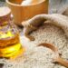 sesame seeds in sack and bottle of oil on wooden rustic table (Bild: chamillew /adobe.stock.com)