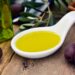 Natives Olivenöl extra ist besonders gesund, allerdings muss zur Aufrechterhaltung der Qualität und der gesundheitlichen Vorteile die richtige Lagerung beachtet werden. (Bild: Roger Heil/stock.adobe.com)