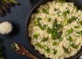 Klassischer italienischer Risotto mit Spargel.